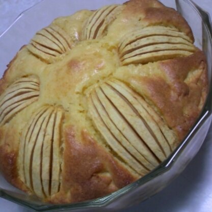 久しぶりに又作りました。簡単でとても美味しかったです(*^。^*)。
林檎の季節にはもってこいのお菓子です(^^)